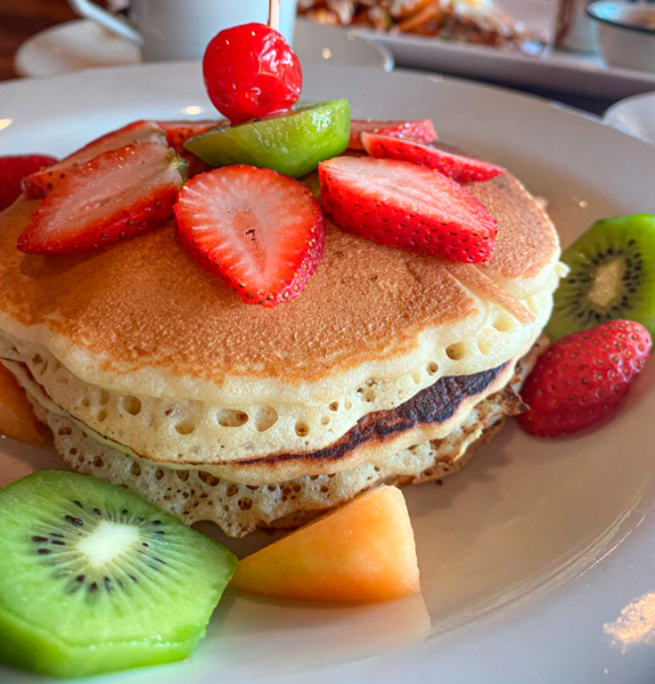 Hot Cake Con Frutas